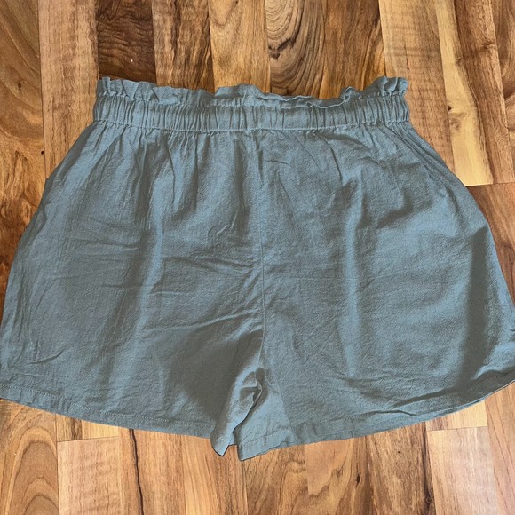 Emery Rose Dusty Green Paper Bag Cinch Flowy Shorts Women's L - Picture 3 of 7
